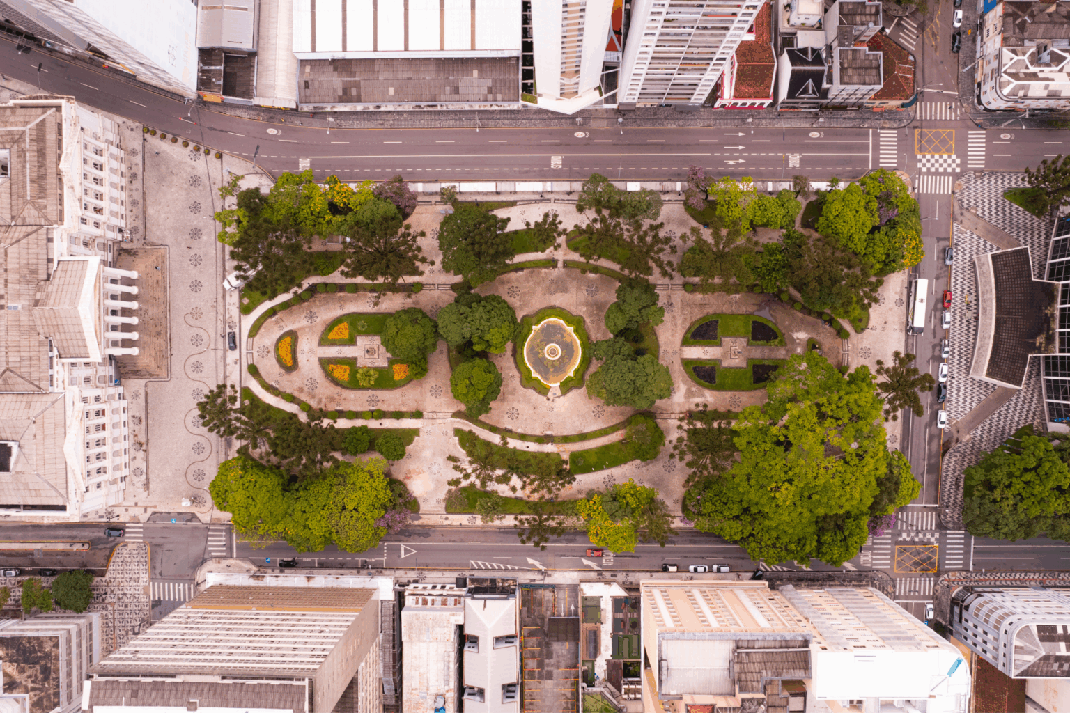 Curitiba deixa de ser só destino de negócios e entra na rota dos grandes centros turísticos do Brasil