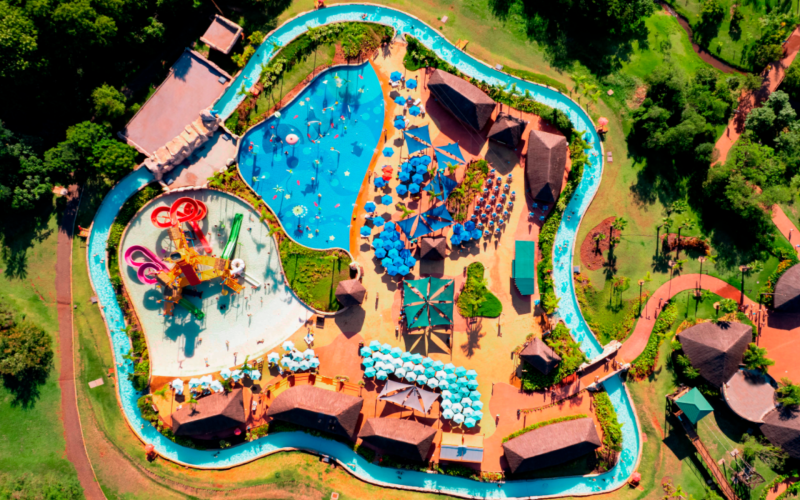 Hospede-se no Mabu Thermas e tenha acesso gratuito ao Blue Park. Diversão, conforto e aventura para toda a família em um só lugar!