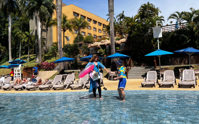 Tiago Barnabé grava em Foz do Iguaçu e se encanta com o Mabu Thermas e o Blue Park